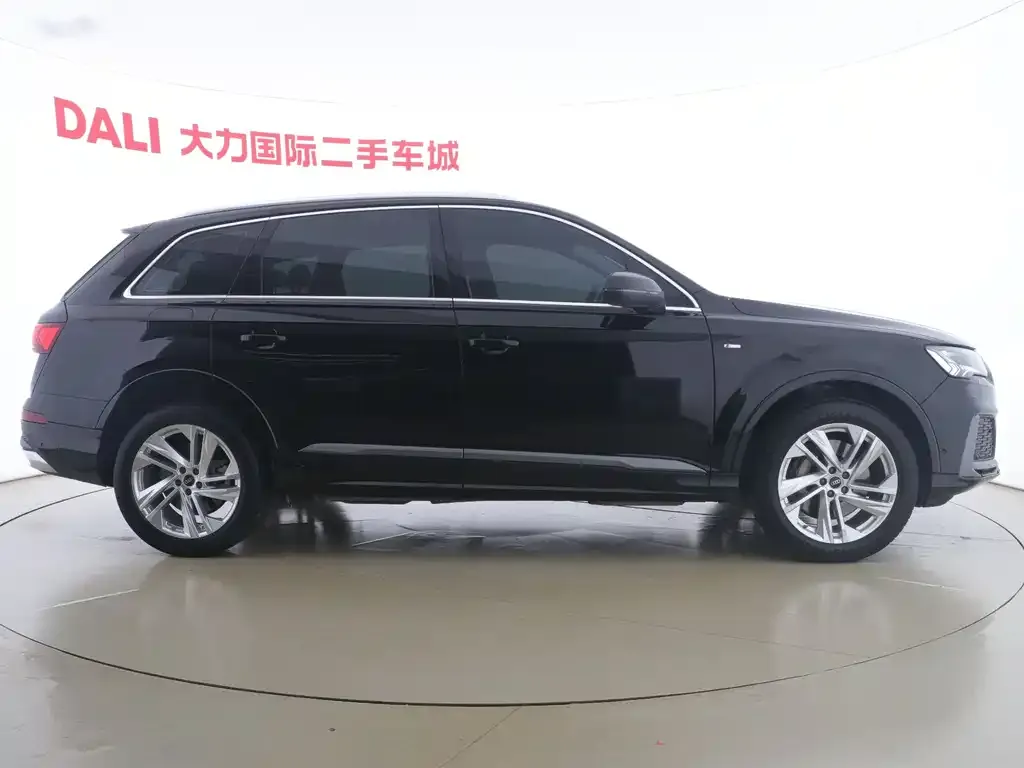Audi Q7 2024 из CN, фото 5