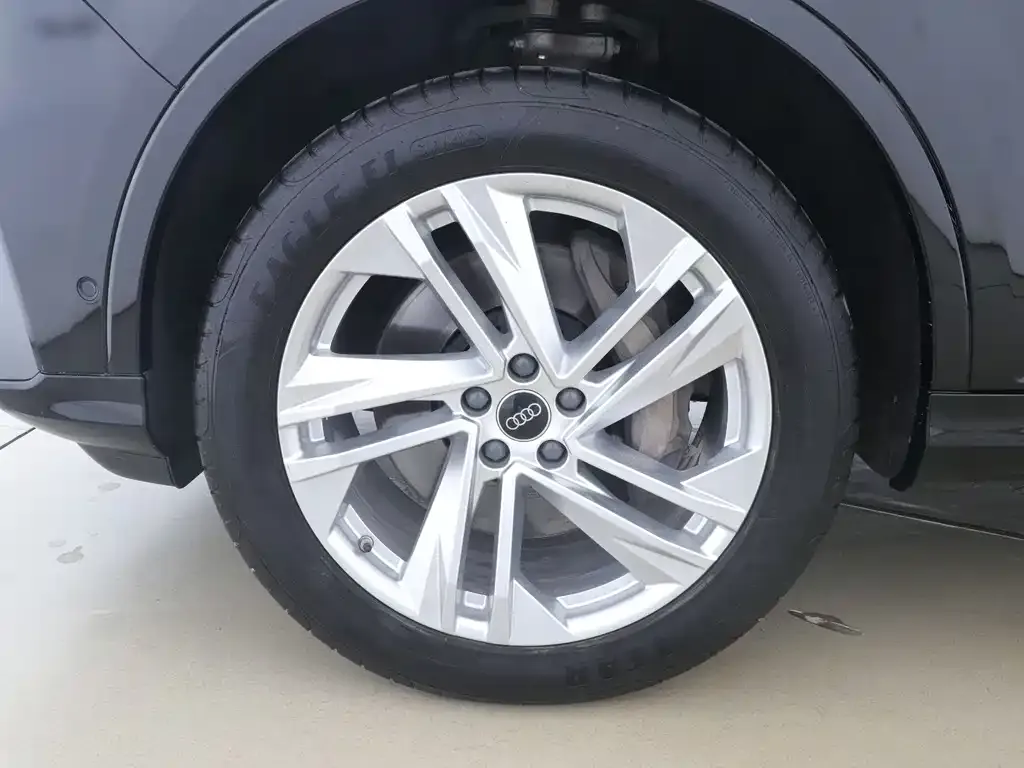Audi Q7 2024 из CN, фото 6