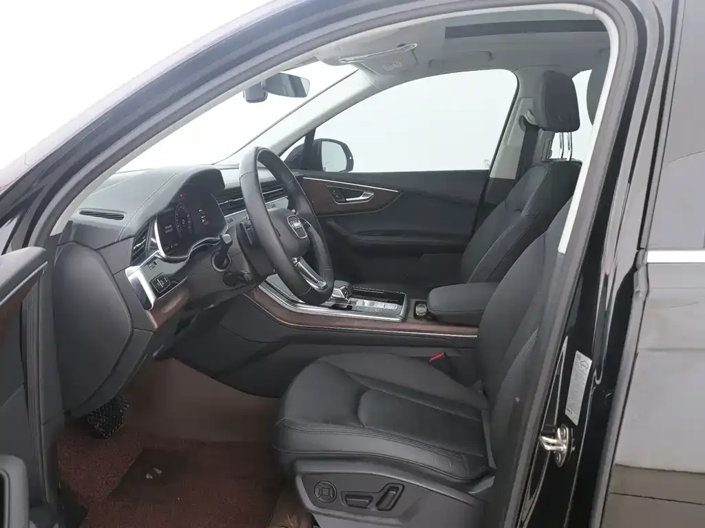Audi Q7 2024 из CN, фото 7