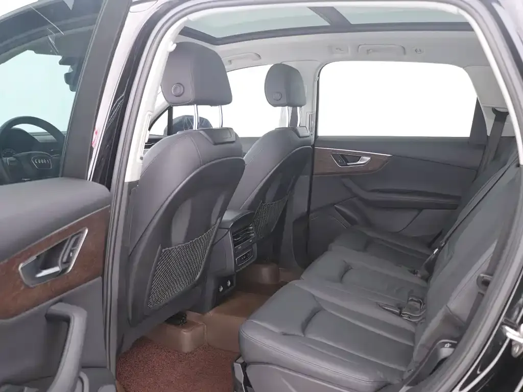Audi Q7 2024 из CN, фото 8