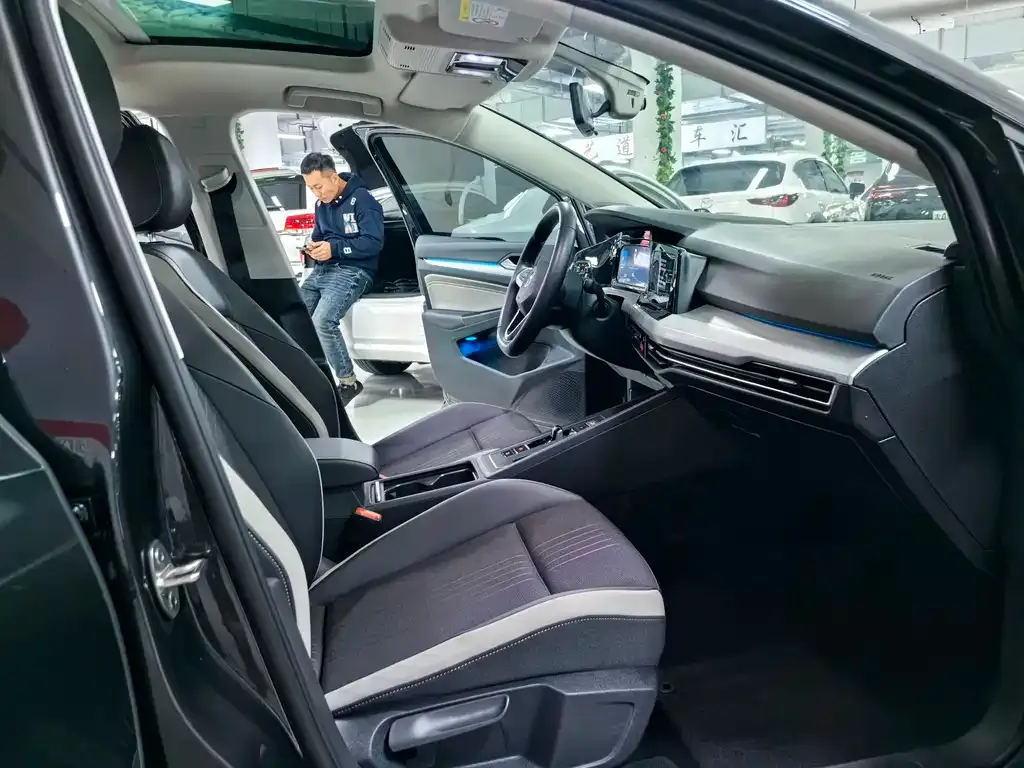 Volkswagen Golf 2021 из CN, фото 10