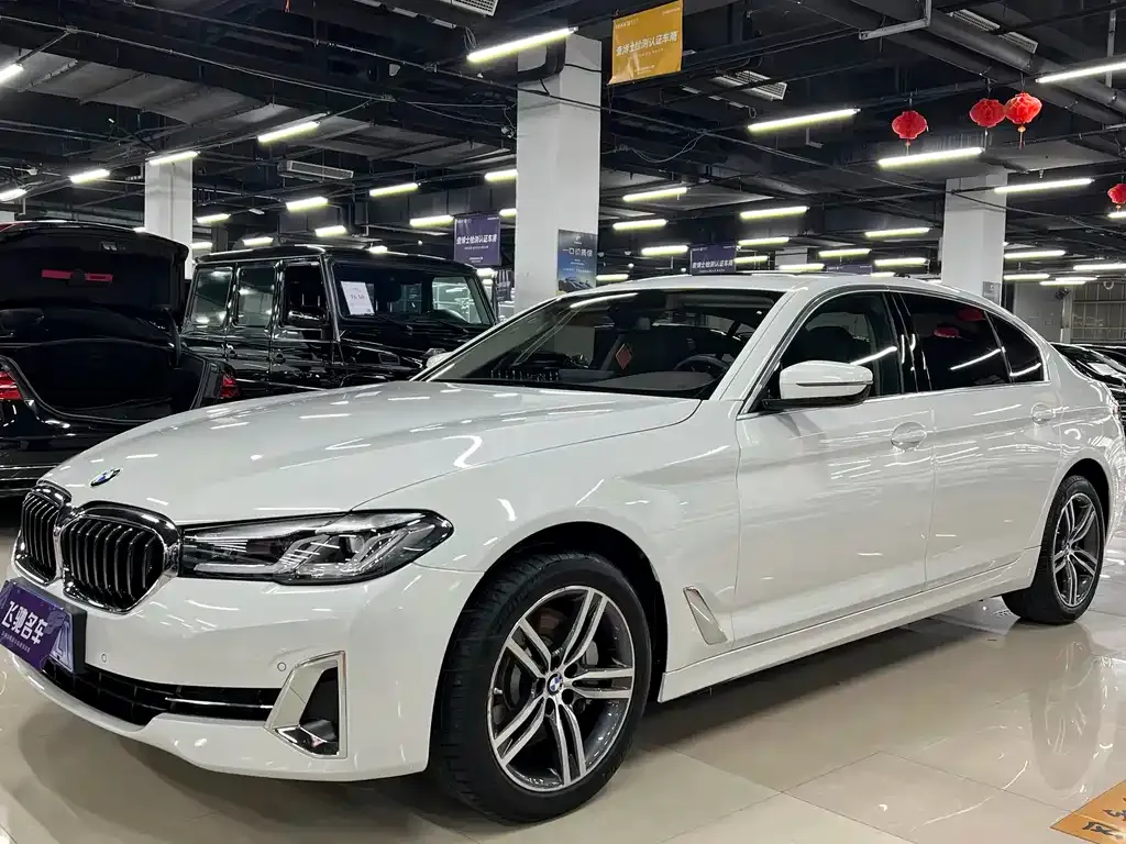 BMW 5 Series — фото 1