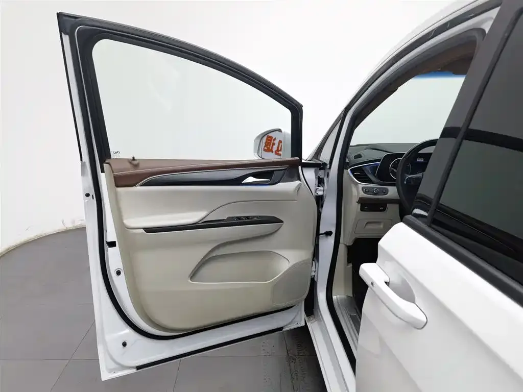 Buick GL8 2023 из CN, фото 8