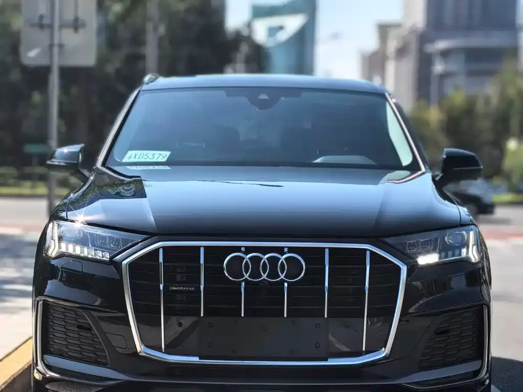 Audi Q7 2024 из CN, фото 2