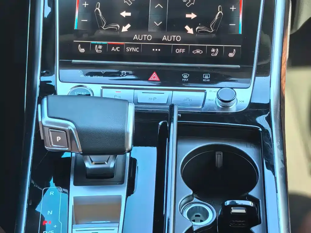 Audi Q7 2024 из CN, фото 7