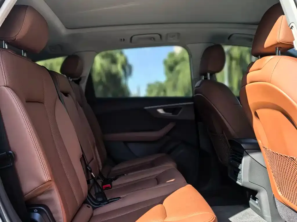 Audi Q7 2024 из CN, фото 9