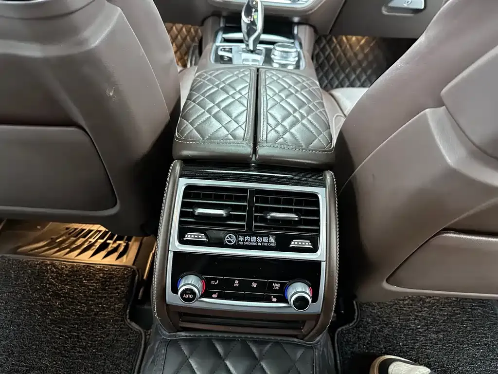 BMW 7 Series 2021 из CN, фото 10