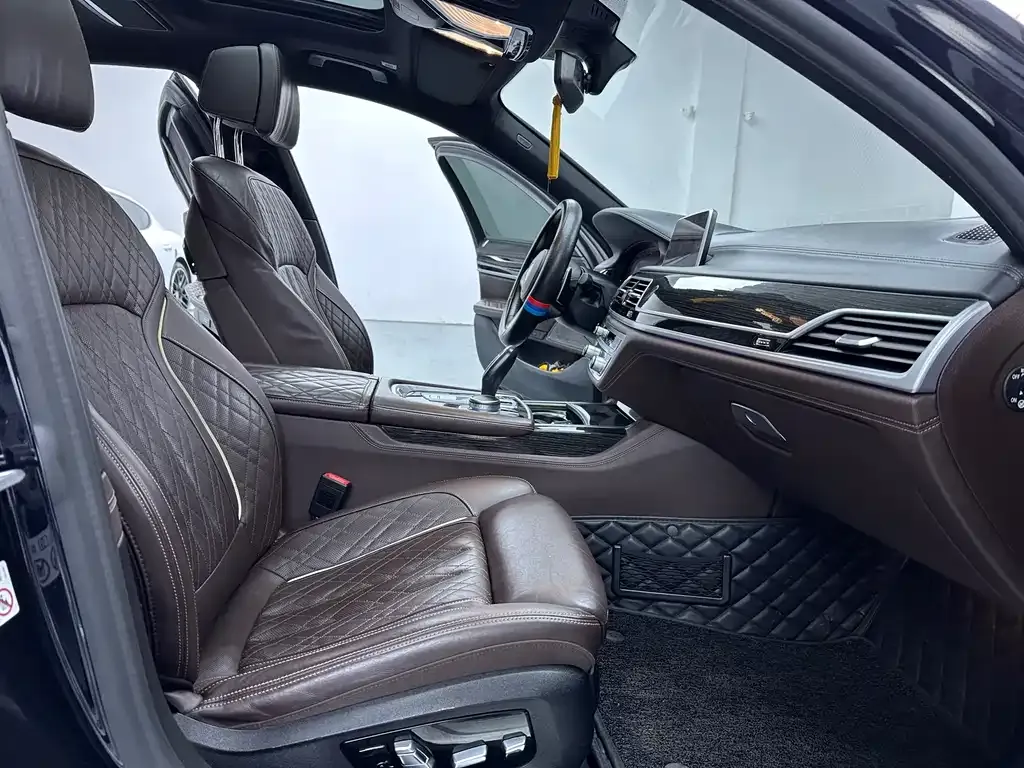 BMW 7 Series 2021 из CN, фото 4