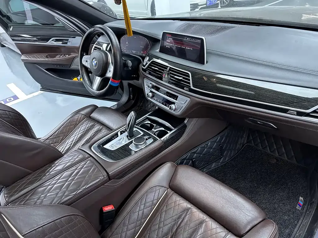 BMW 7 Series 2021 из CN, фото 5