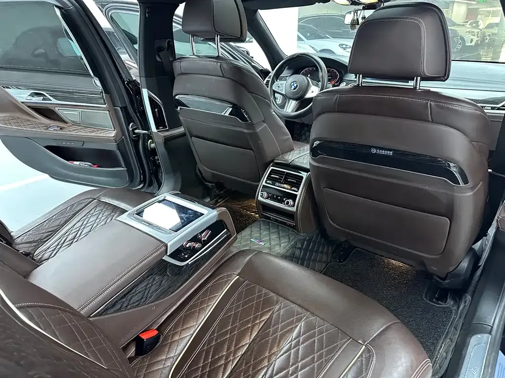 BMW 7 Series 2021 из CN, фото 8