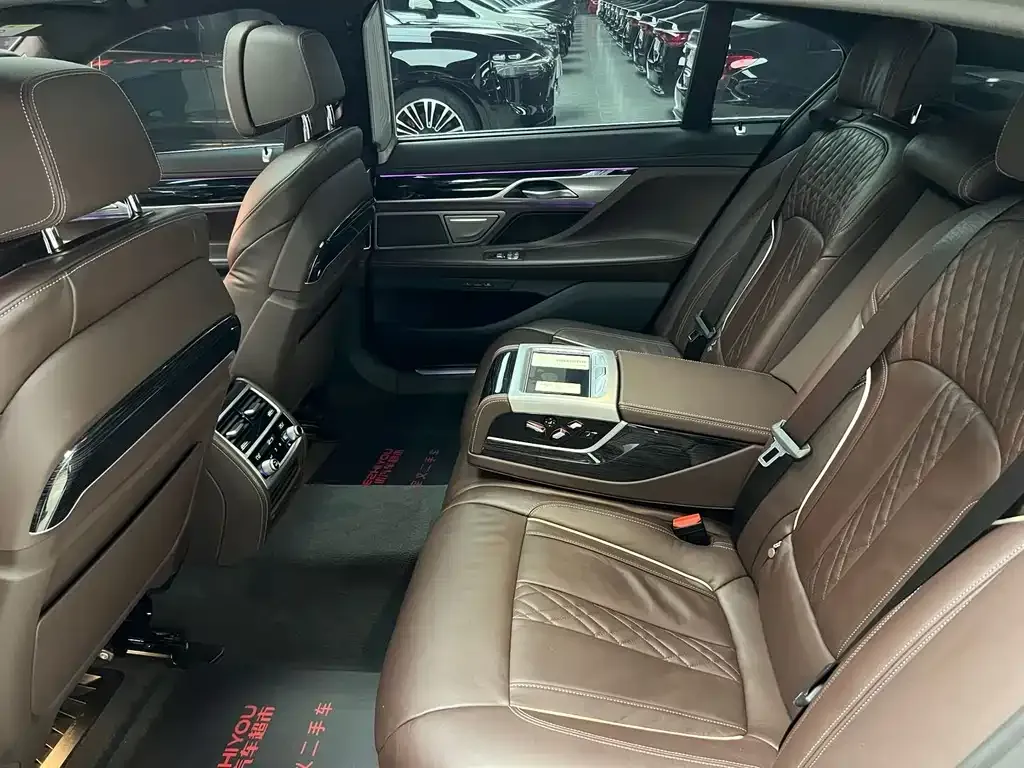 BMW 7 Series 2021 из CN, фото 10