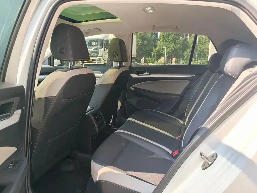 Volkswagen Golf 2022 из CN, фото 9