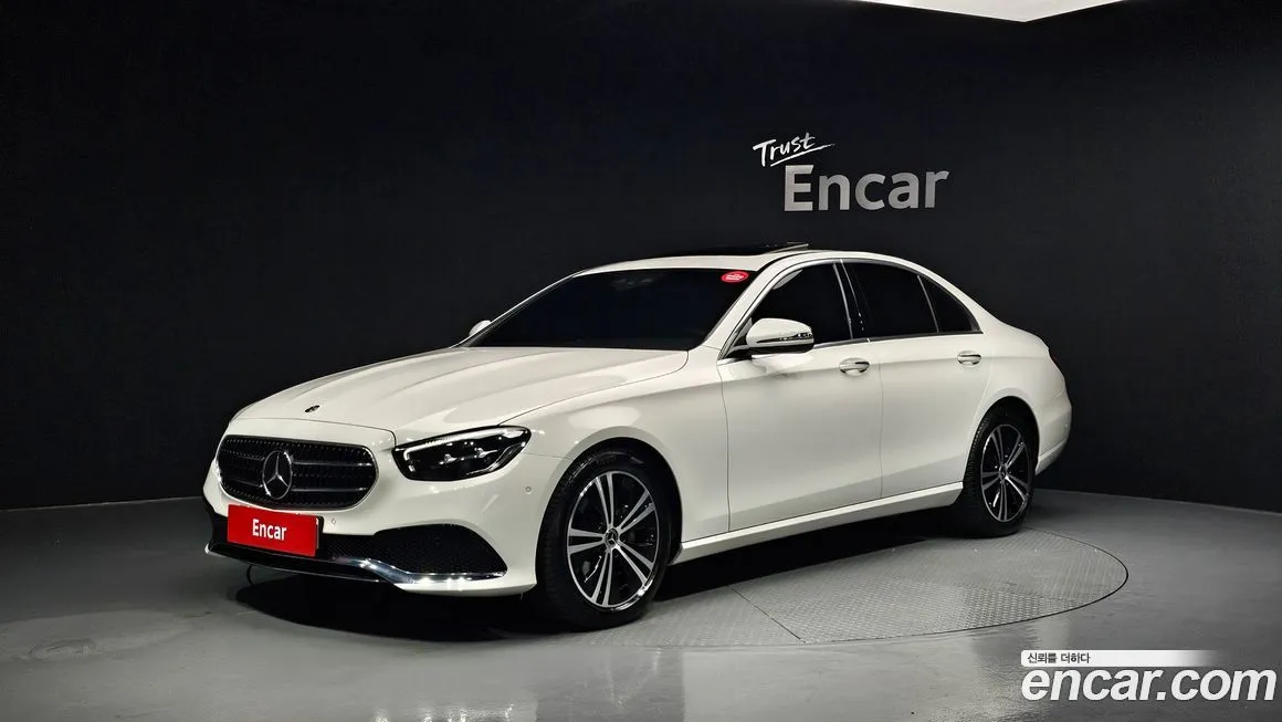 Mercedes-Benz E-Class — фото 1