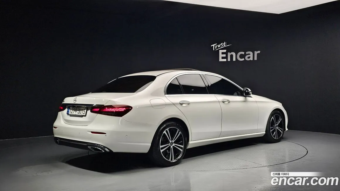 Mercedes-Benz E-Class — фото 2
