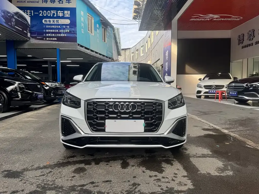 Audi Q2L 2023 из CN, фото 2