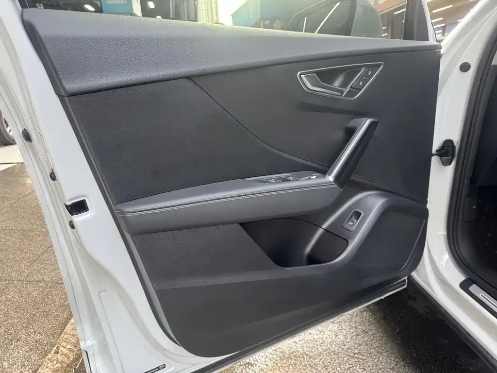 Audi Q2L 2023 из CN, фото 7