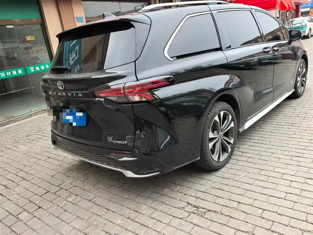 Toyota Granvia 2024 из CN, фото 2