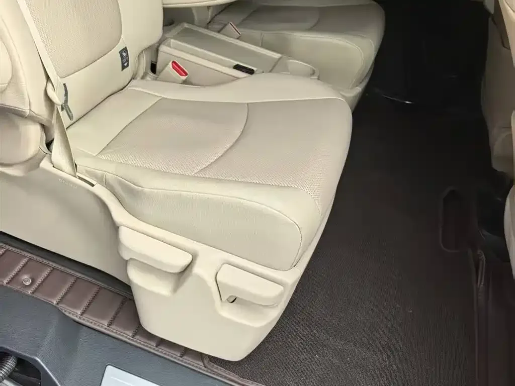 Toyota Granvia 2024 из CN, фото 4