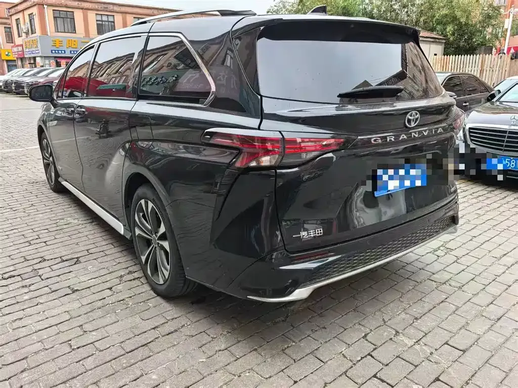 Toyota Granvia 2024 из CN, фото 9