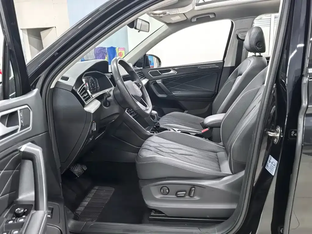 Volkswagen Tiguan L 2023 из CN, фото 4