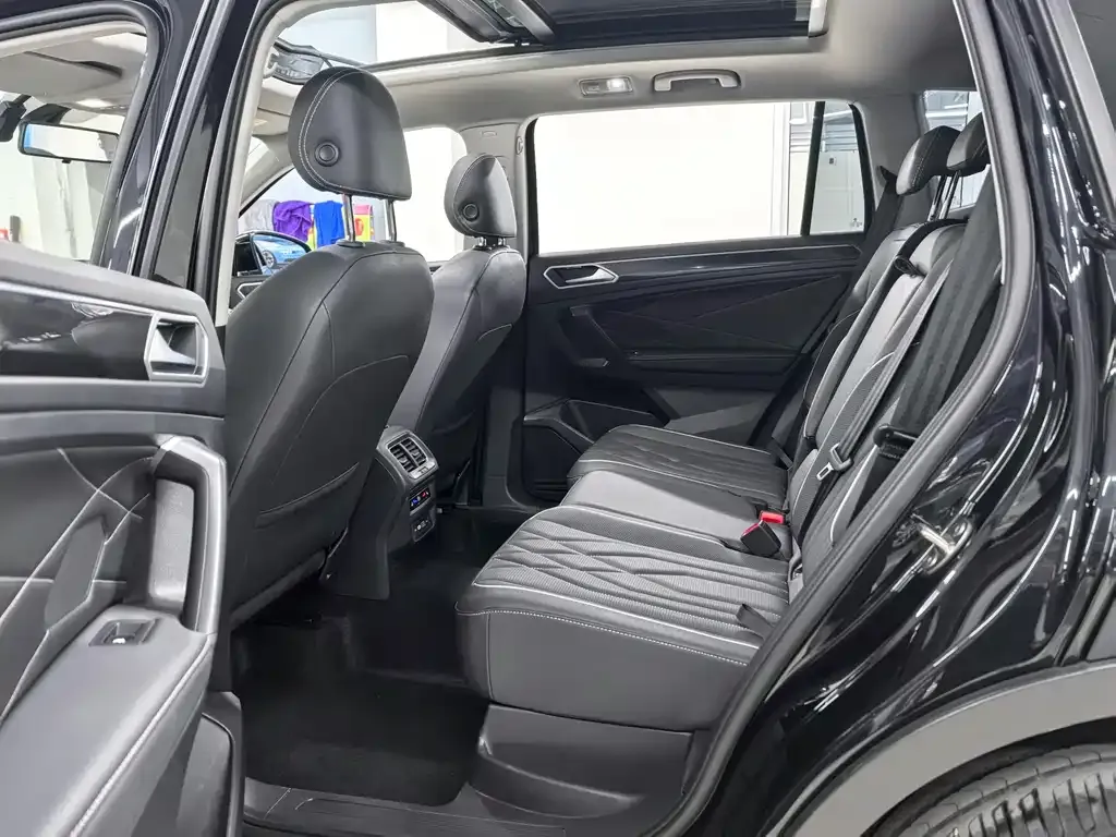 Volkswagen Tiguan L 2023 из CN, фото 6