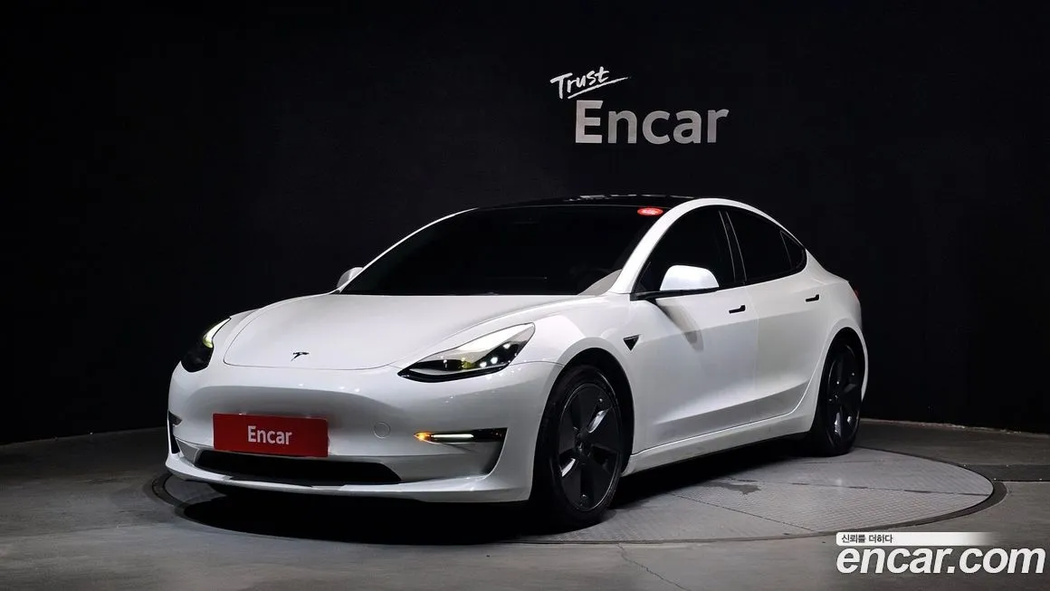 Tesla Model 3 — фото 1
