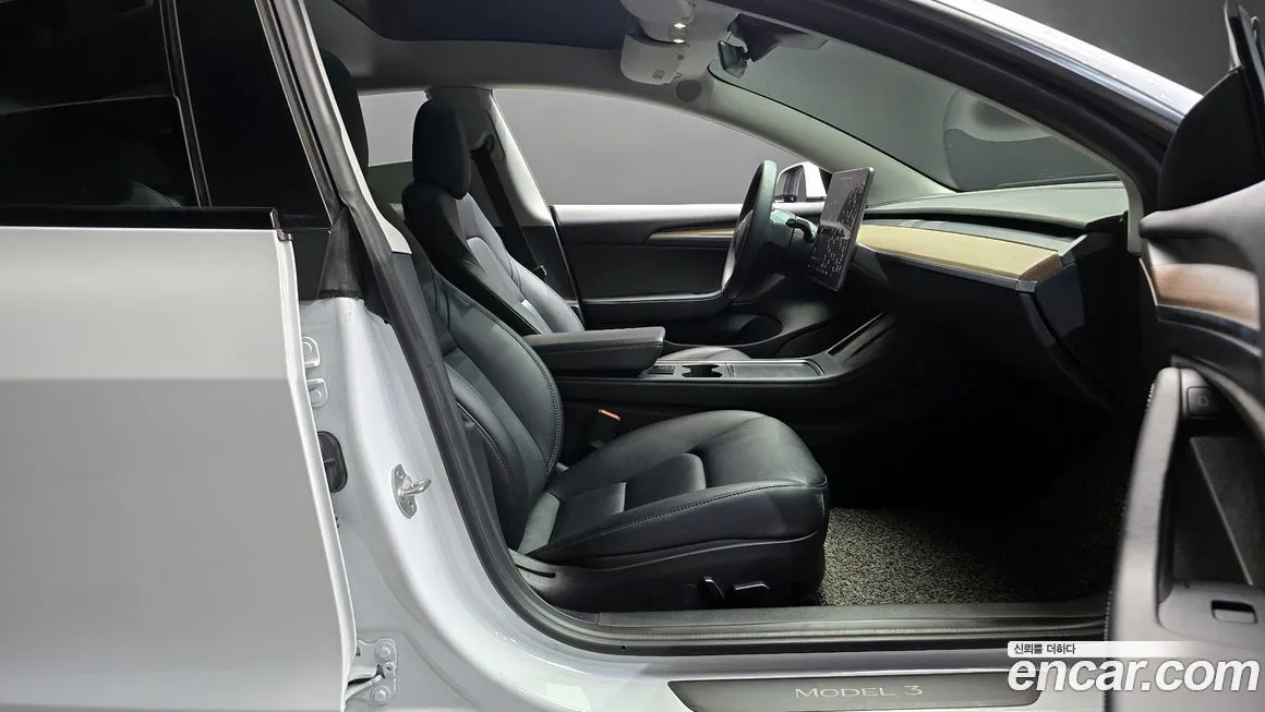 Tesla Model 3 — фото 10