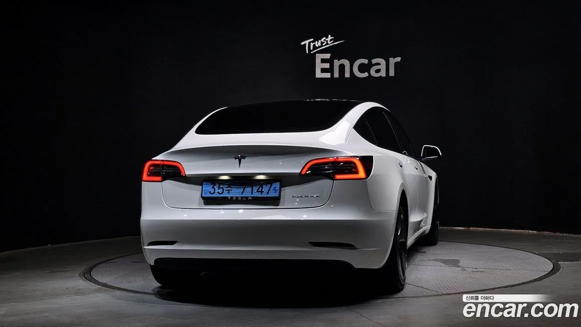 Tesla Model 3 — фото 4