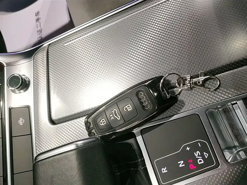 Audi A6L 2022 из CN, фото 9