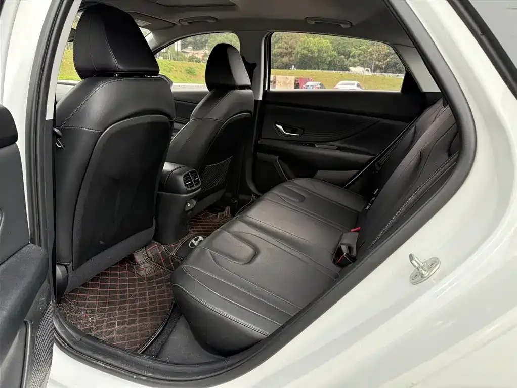 Hyundai Elantra 2023 из CN, фото 10