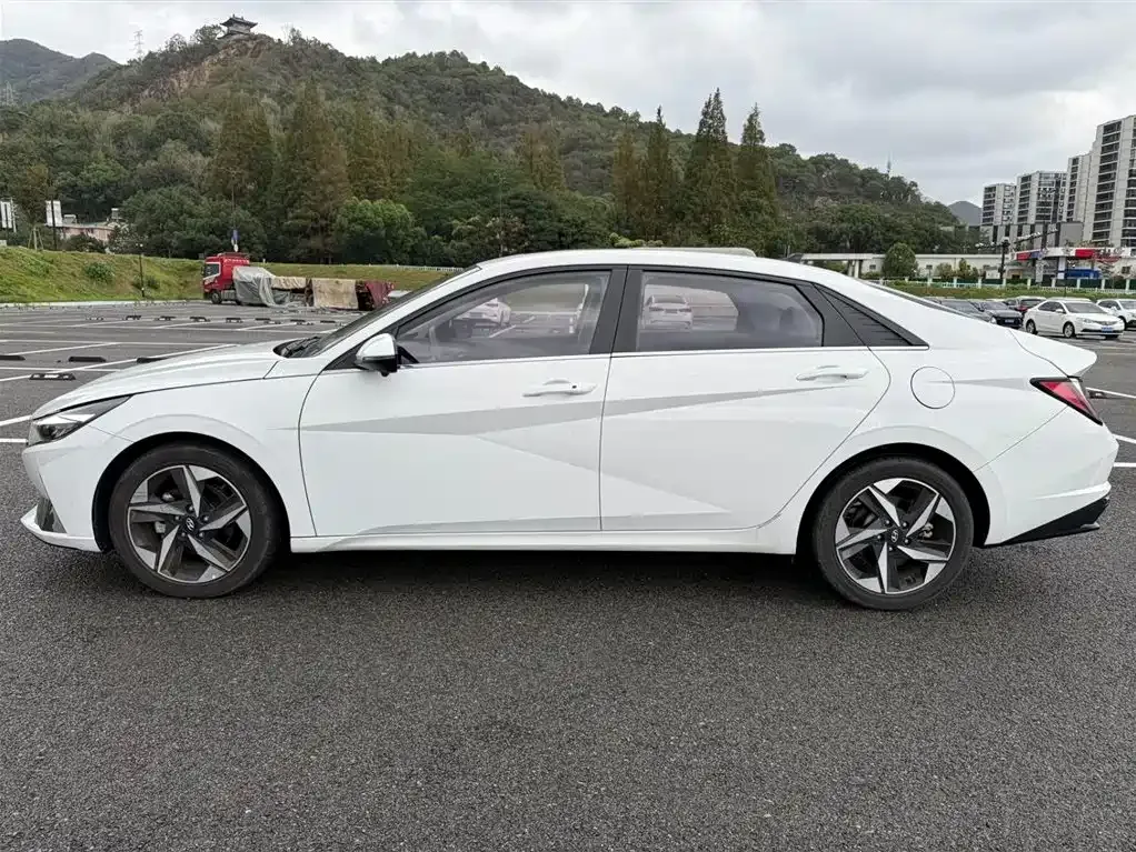 Hyundai Elantra 2023 из CN, фото 6