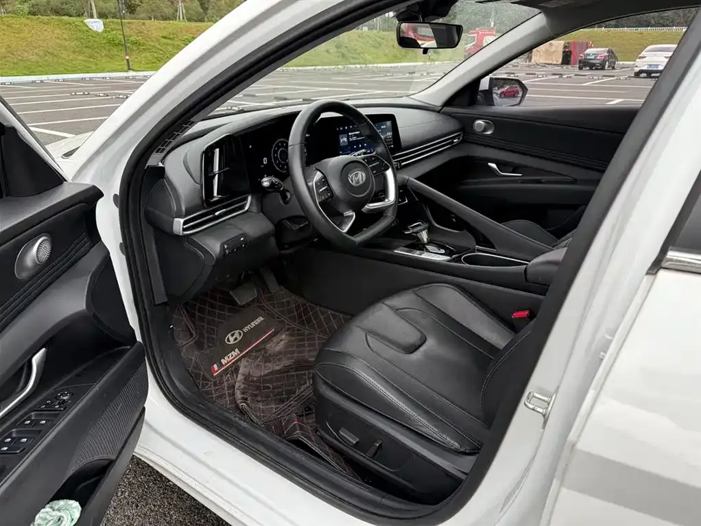 Hyundai Elantra 2023 из CN, фото 7
