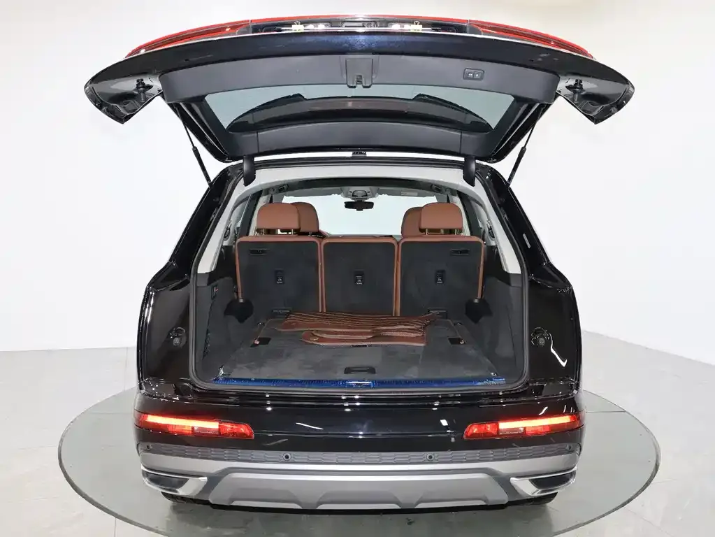 Audi Q7 2021 из CN, фото 10