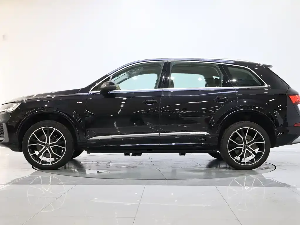 Audi Q7 2021 из CN, фото 5