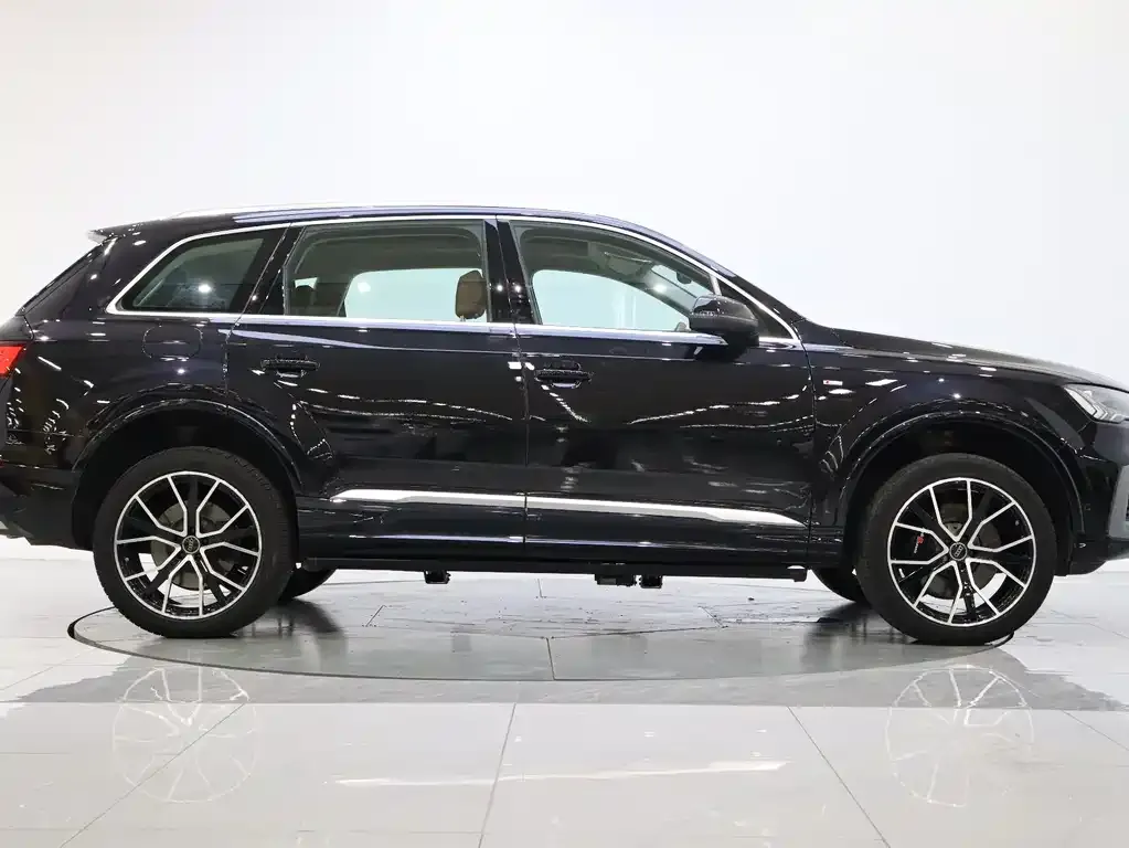 Audi Q7 2021 из CN, фото 6