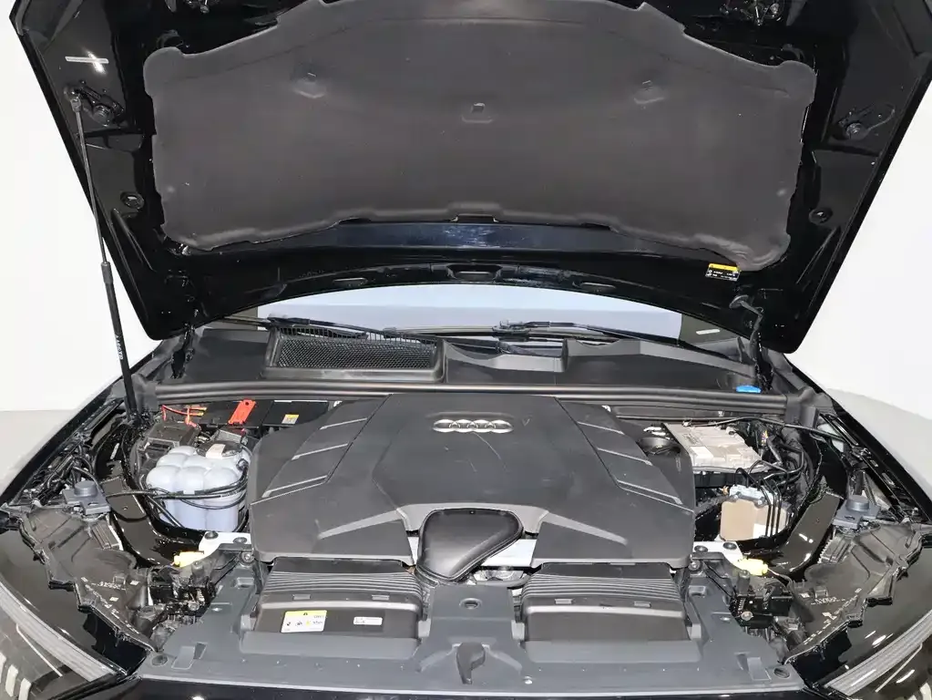 Audi Q7 2021 из CN, фото 7