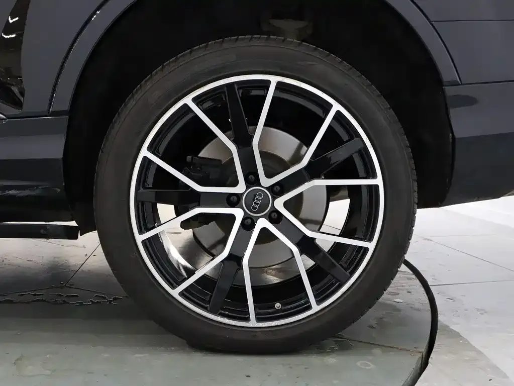 Audi Q7 2021 из CN, фото 8
