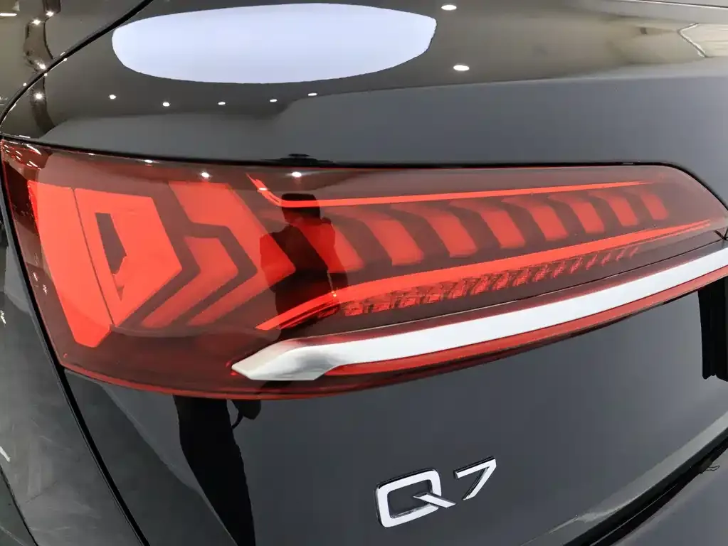Audi Q7 2021 из CN, фото 9