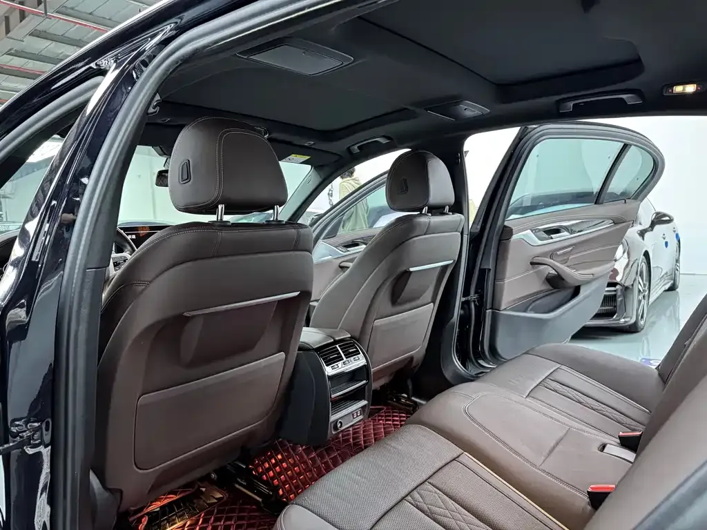 BMW 5 Series 2021 из CN, фото 8