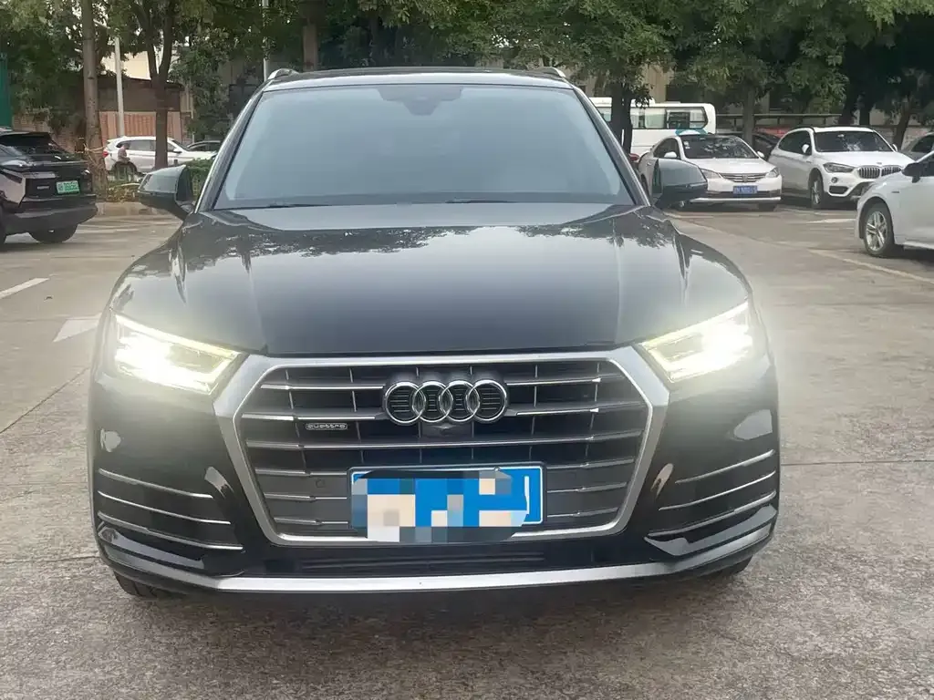 Audi Q5L 2021 из CN, фото 2