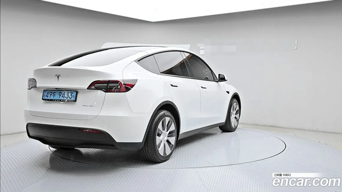 Tesla Model Y — фото 2