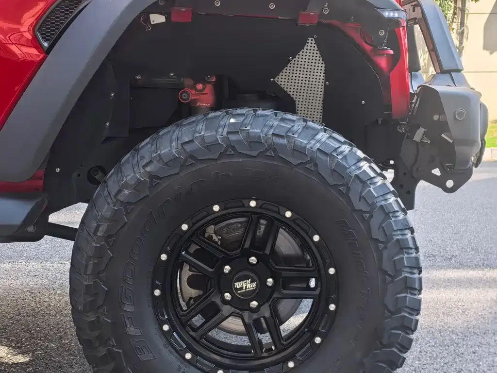 Jeep Wrangler — фото 8
