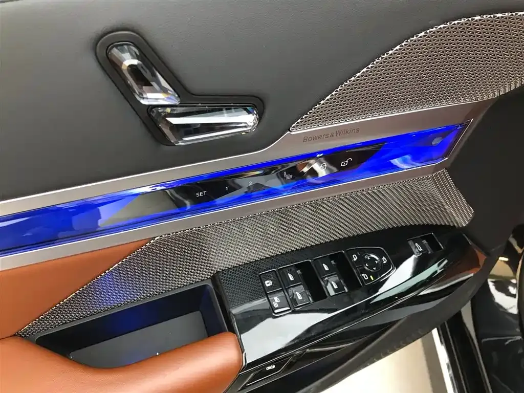 BMW 7 Series 2023 из CN, фото 10