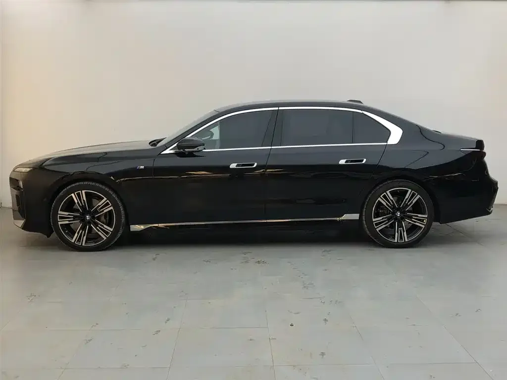 BMW 7 Series 2023 из CN, фото 3