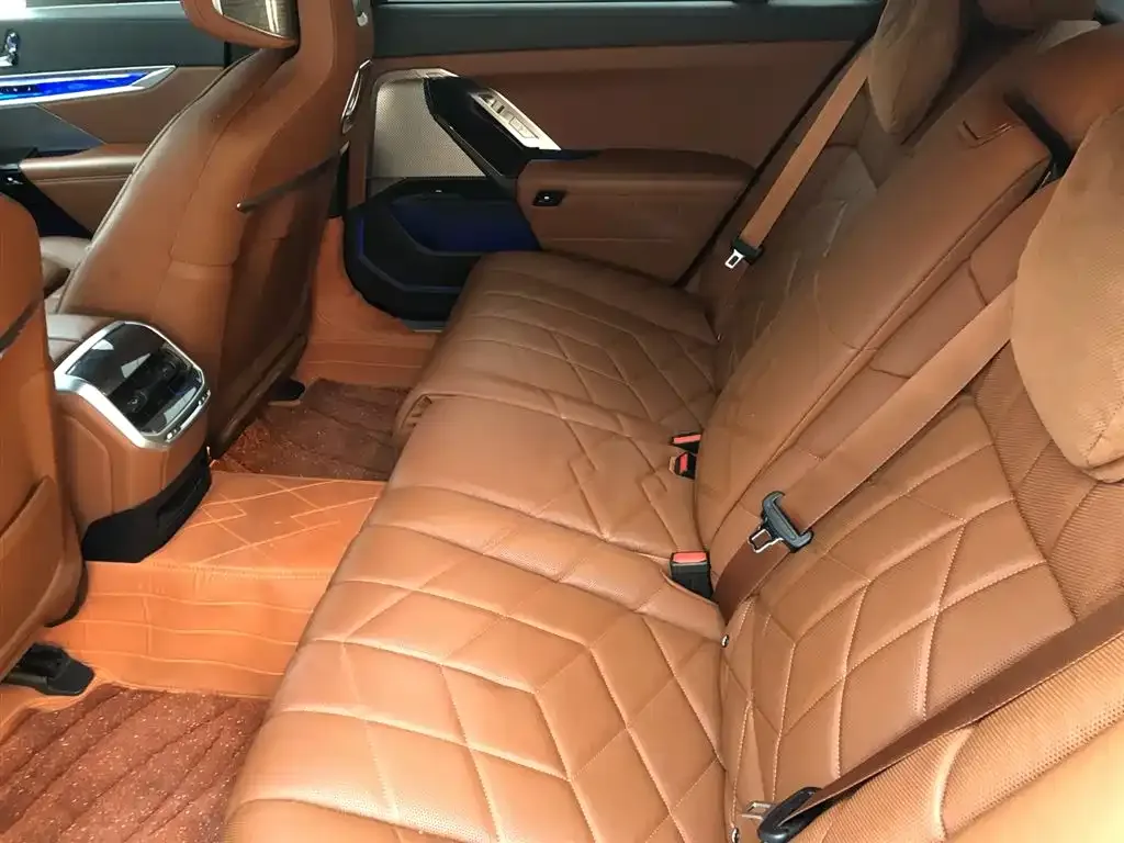 BMW 7 Series 2023 из CN, фото 9