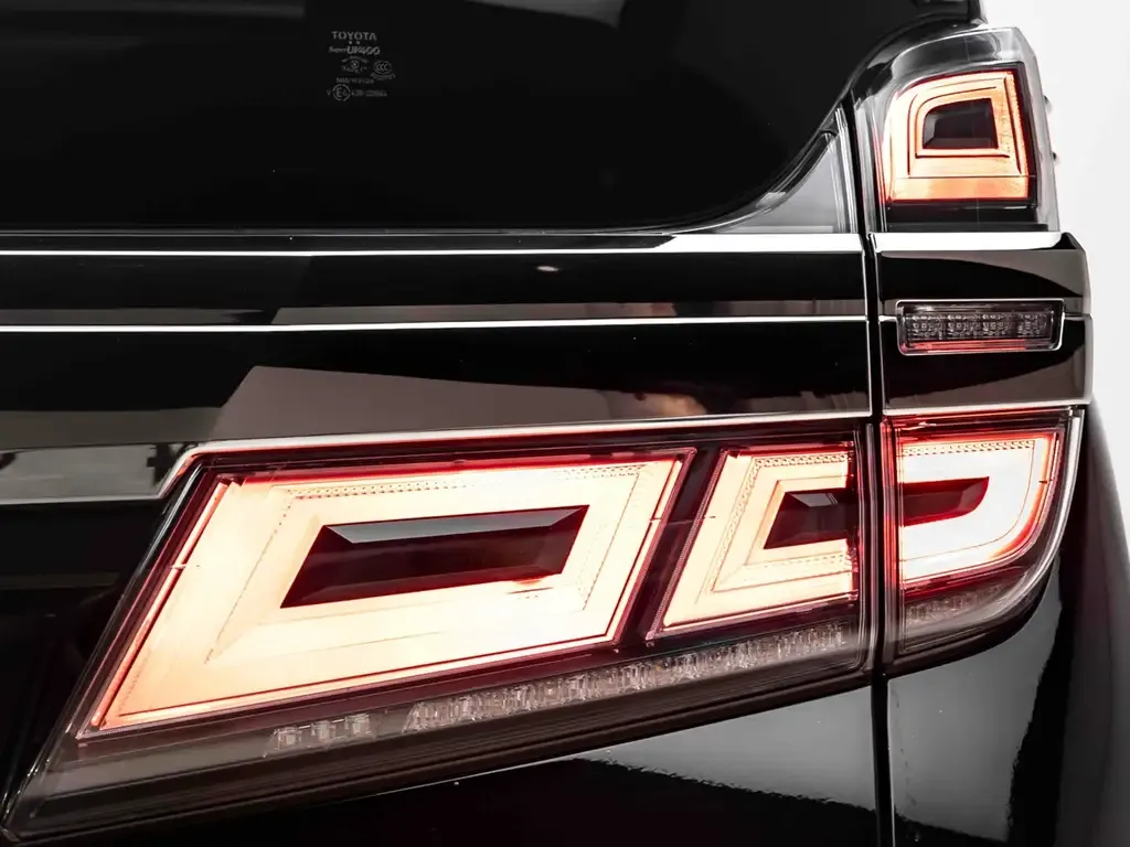Toyota Vellfire — фото 9