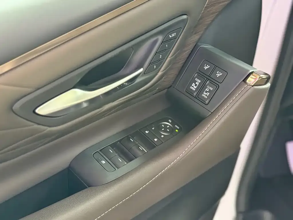 Toyota Alphard 2025 из CN, фото 7