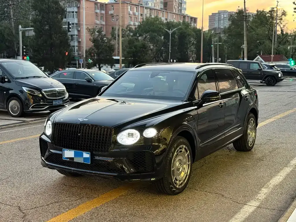 Bentley Bentayga 2023 из CN, фото 2