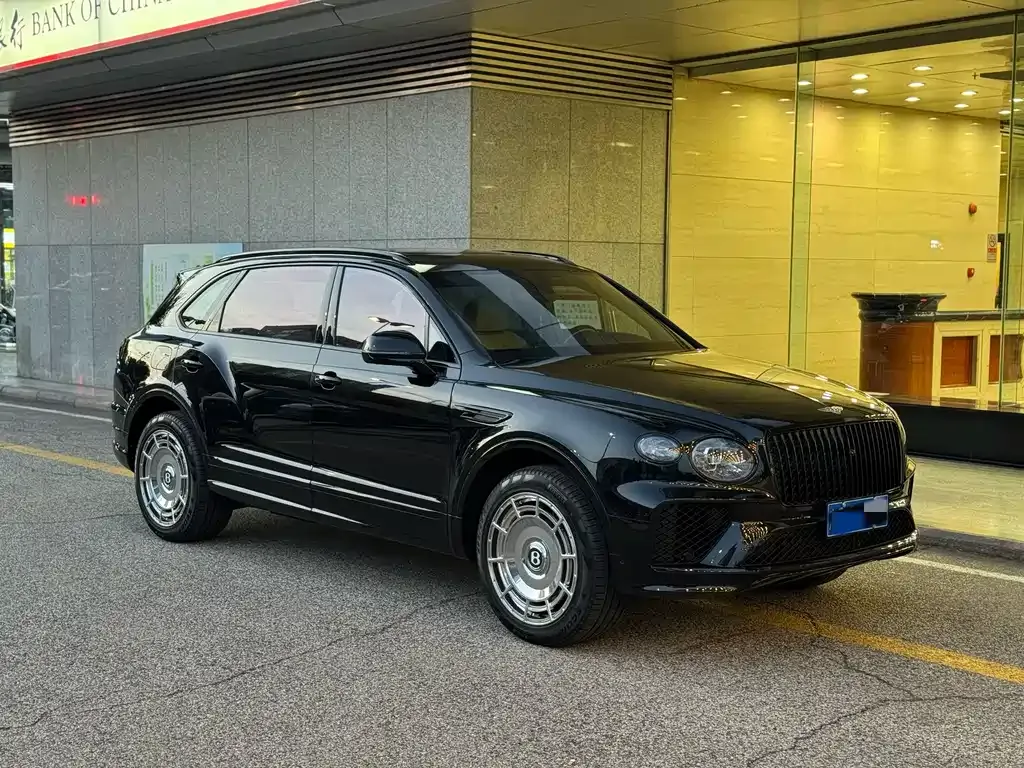 Bentley Bentayga 2023 из CN, фото 3