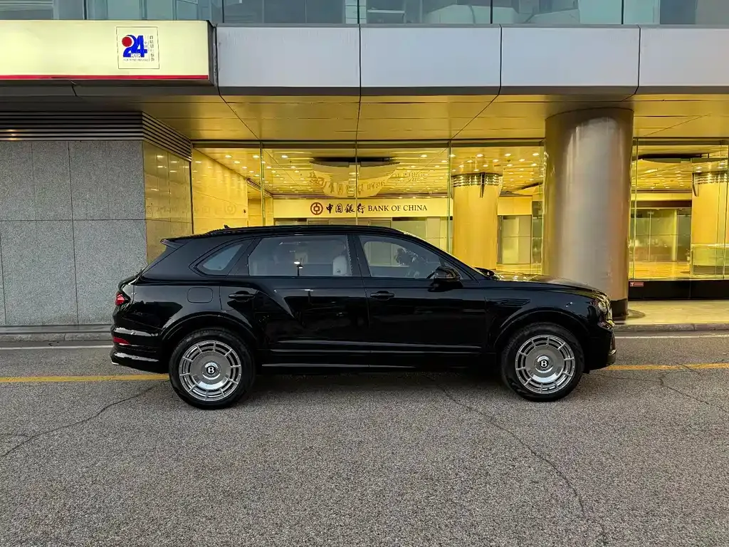 Bentley Bentayga 2023 из CN, фото 5